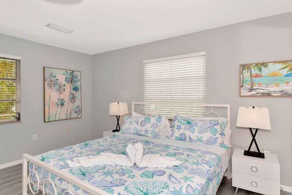 Walk To The Beach - Island Villa Siesta Key Extérieur photo